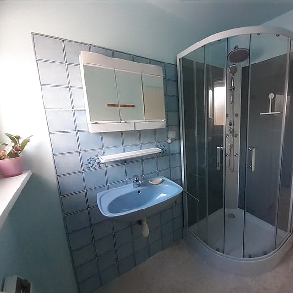 Camping Les Trexons appartement badkamer